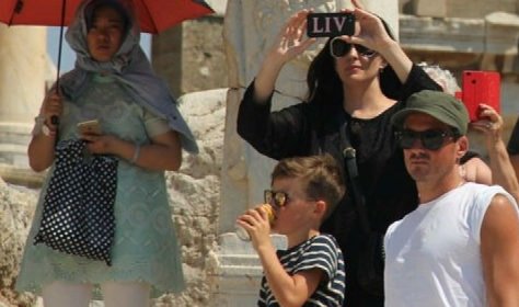 Известная актриса Лив Тайлер побывала на экскурсии в турецком Эфесе