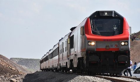  По маршруту Баку-Тбилиси-Карс проследовал первый тестовый поезд